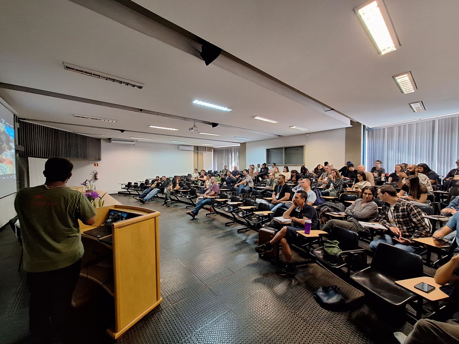 Iniciativa Caminhos da Semente destaca o papel da semeadura direta no XI Workshop sobre Restauração Florestal